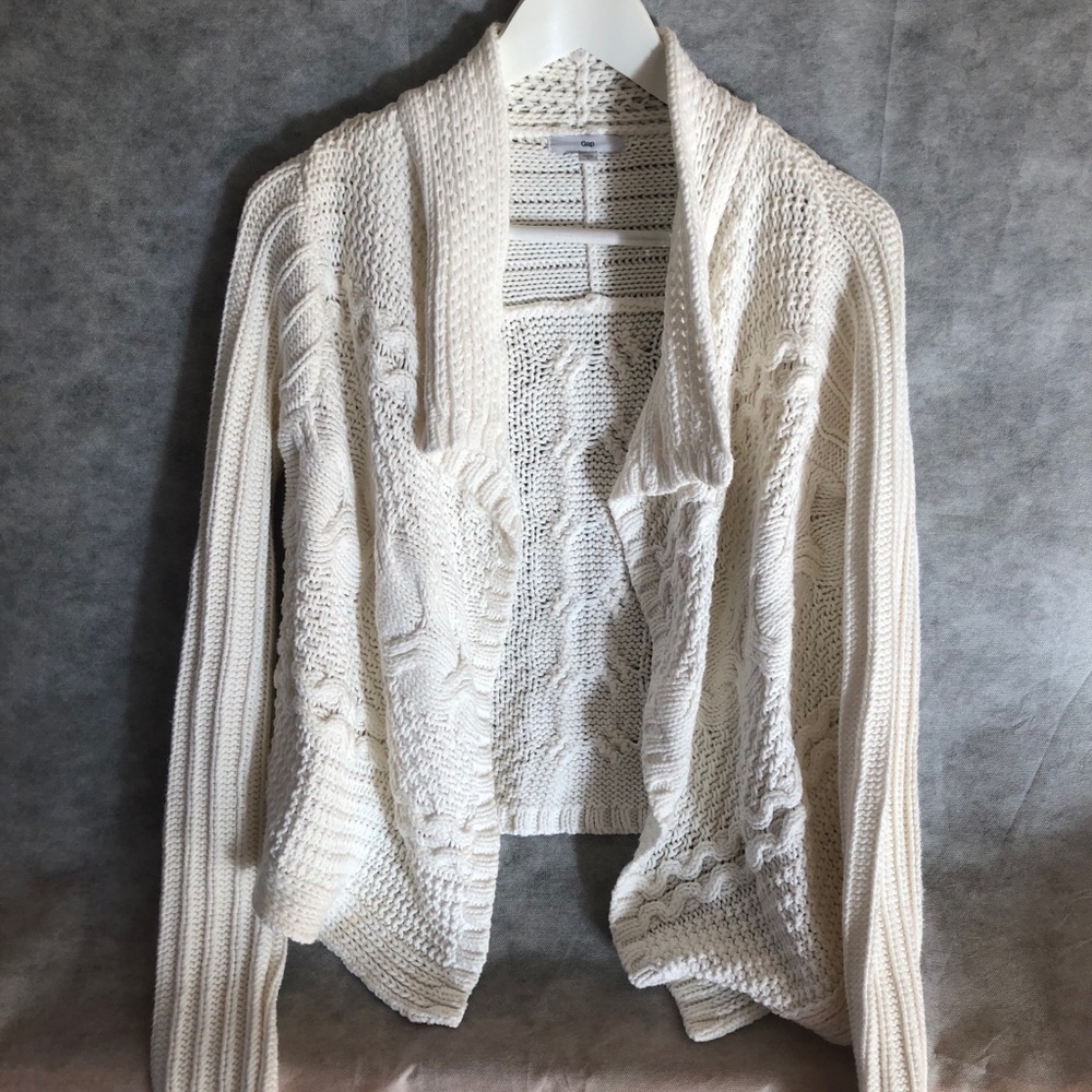 Gap sweater